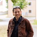 Hat den Kunstpreis des Bezirks Schwaben 2025 gewonnen: Der gebürtige Bobinger Jakob Zimmermann. - Foto: Marco Kleebauer
